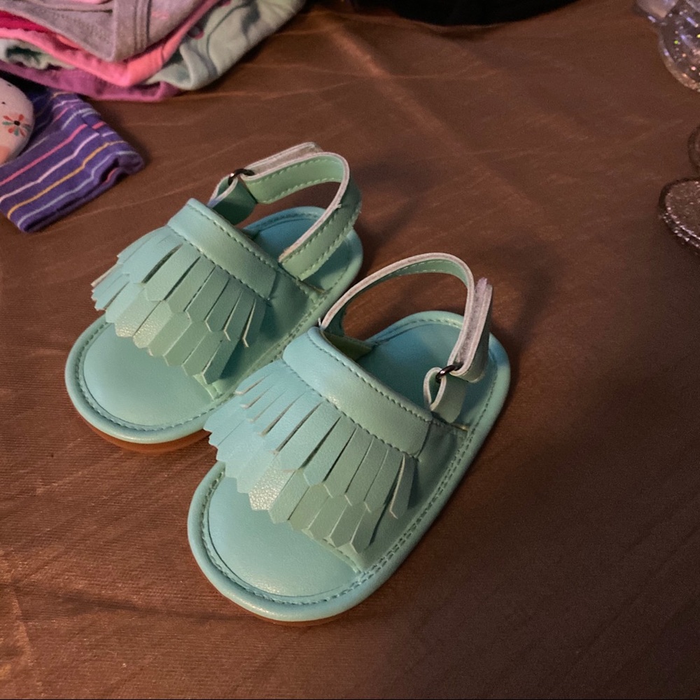 NWOT size 3 mint green moccasin open toe sandal,